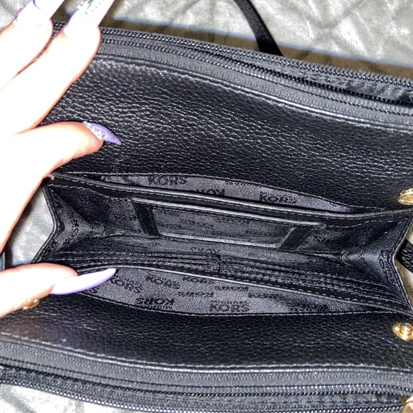 Mk cross body purse, used but in good condition - Picture 5 of 7